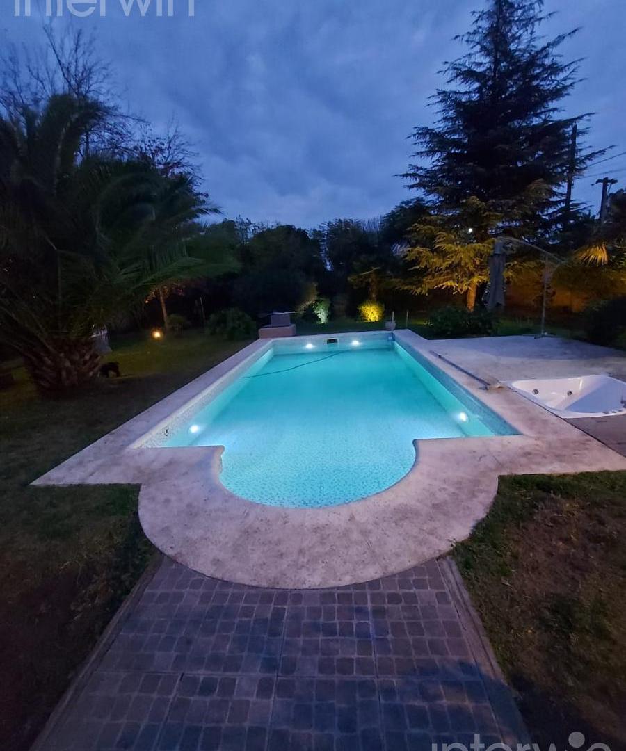 Foto de Casa en Venta - 7 amb - Cocheras - Quincho - Casa p/huéspedes - Pileta, imagen 5