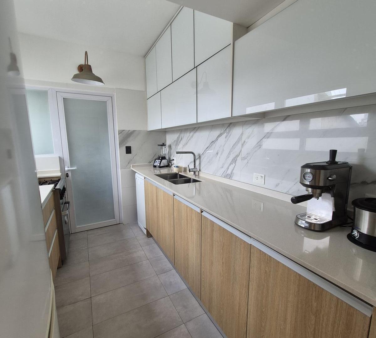 Foto de Departamento en Venta - 5 amb - Cochera y Baulera - Reciclado a nuevo, imagen 2