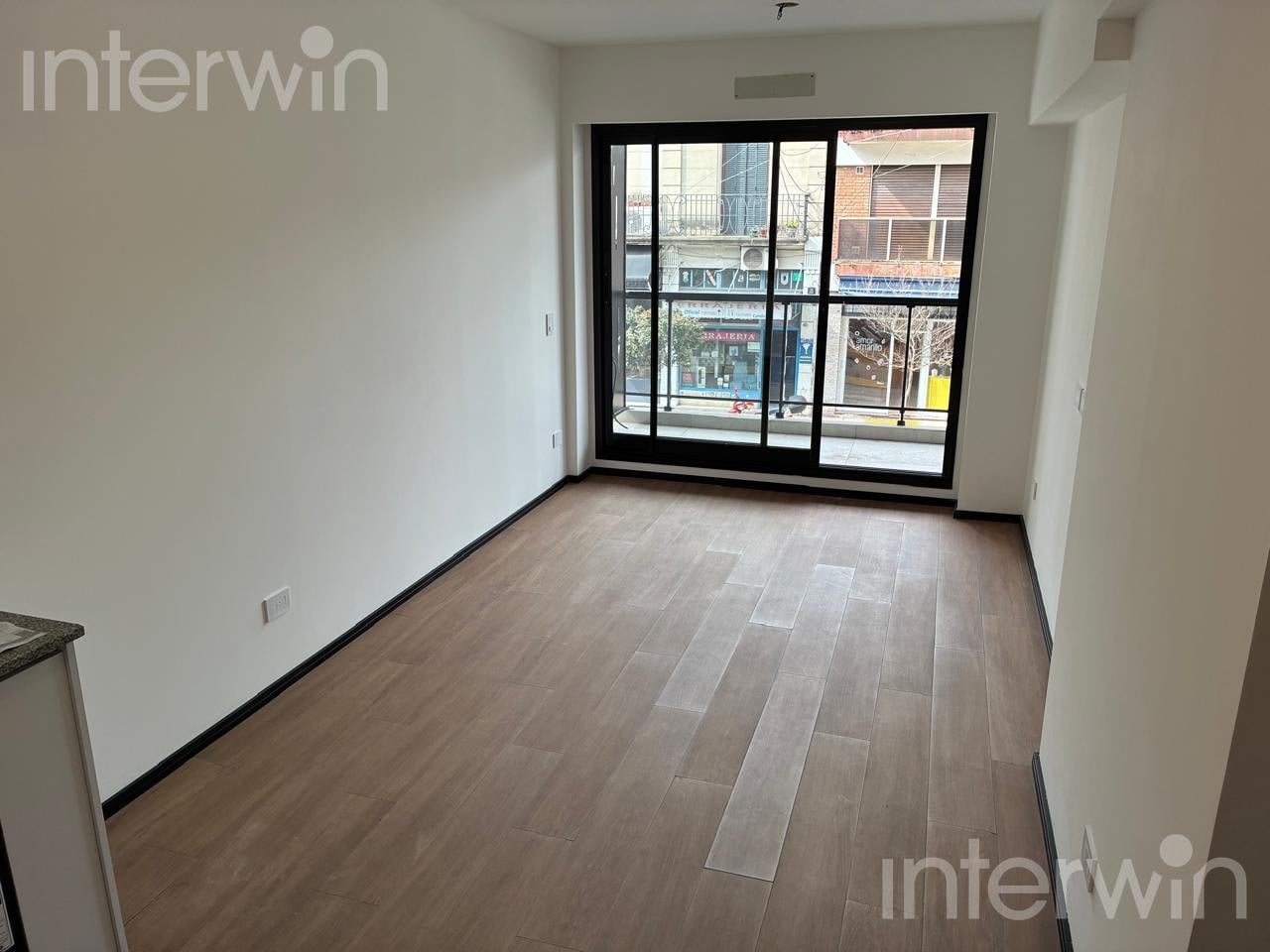 Foto de Departamento en Venta - 2 ambientes al frente - AE - Balcón corrido, imagen 2