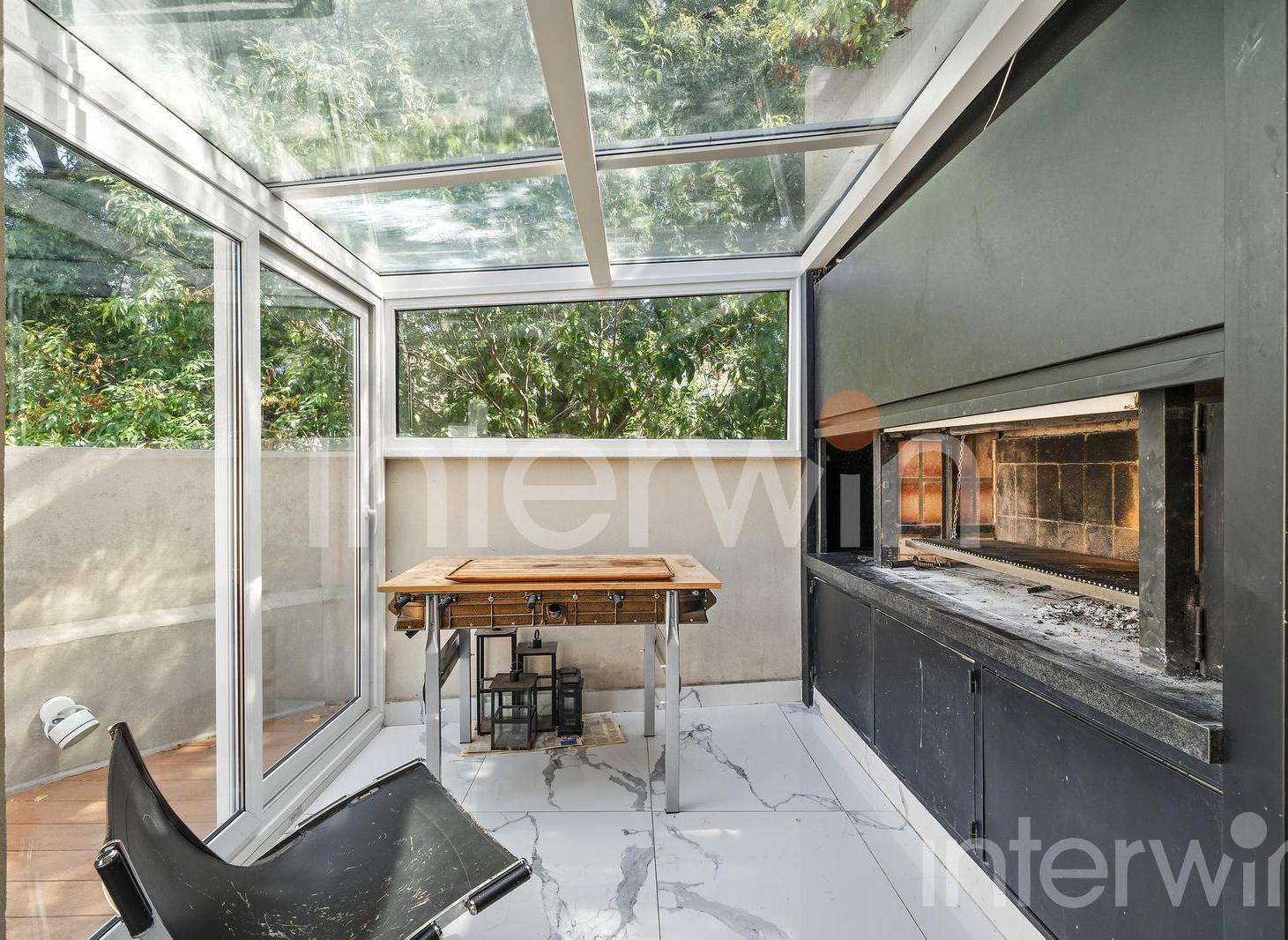 Foto de Casa en ALQUILER - 5 amb. - Cochera - Terraza - Dependencia - Reciclada, imagen 3
