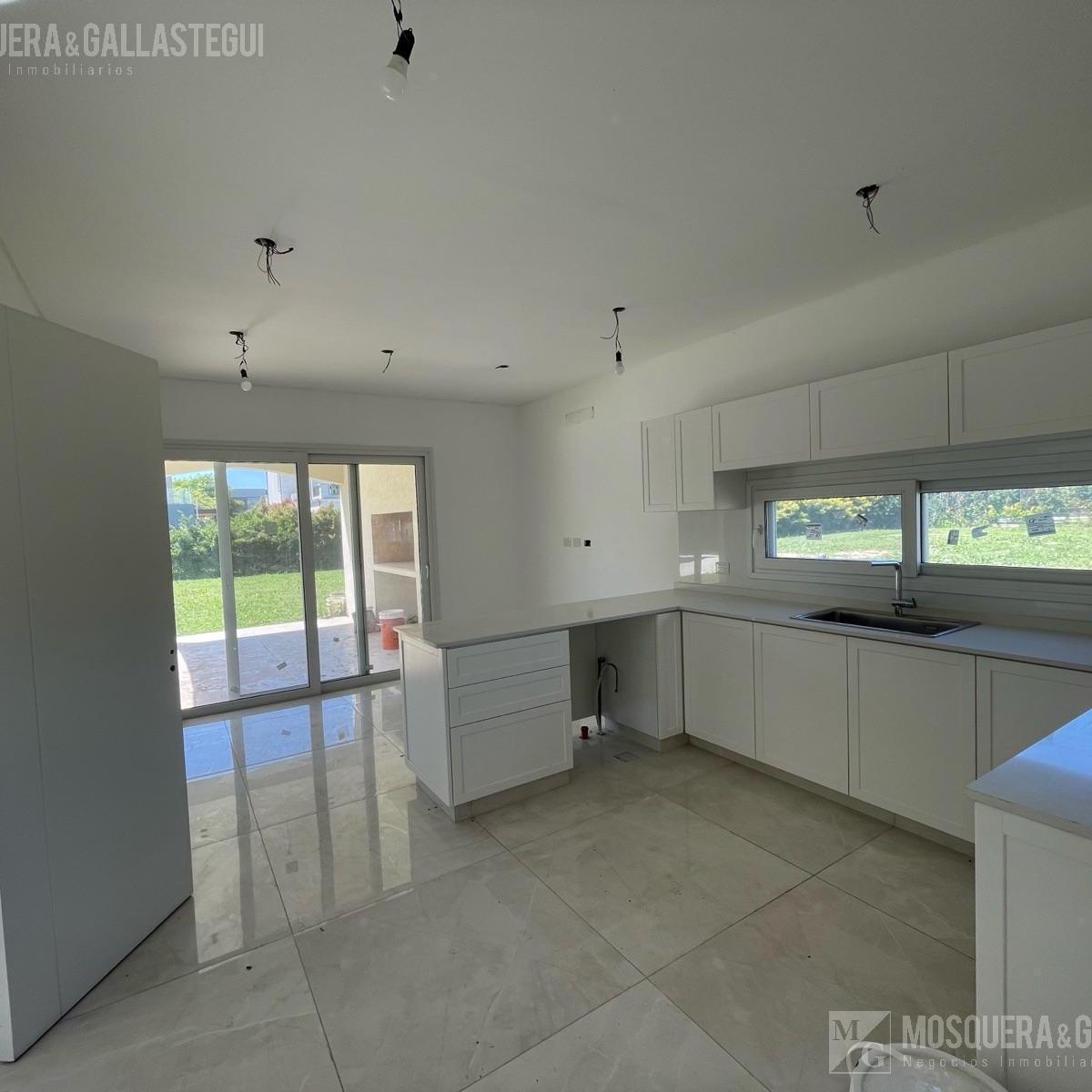Casa en venta - Vistas, Puertos del Lago.