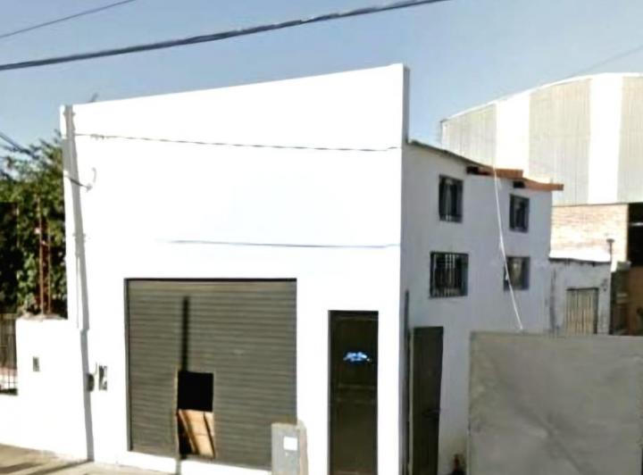 Local con galpón y oficina en Venta