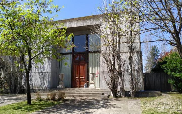 Increíble casa de estilo moderno en Santa Catalina - VILLANUEVA