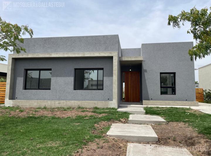 Casa en  venta en santa elena 2