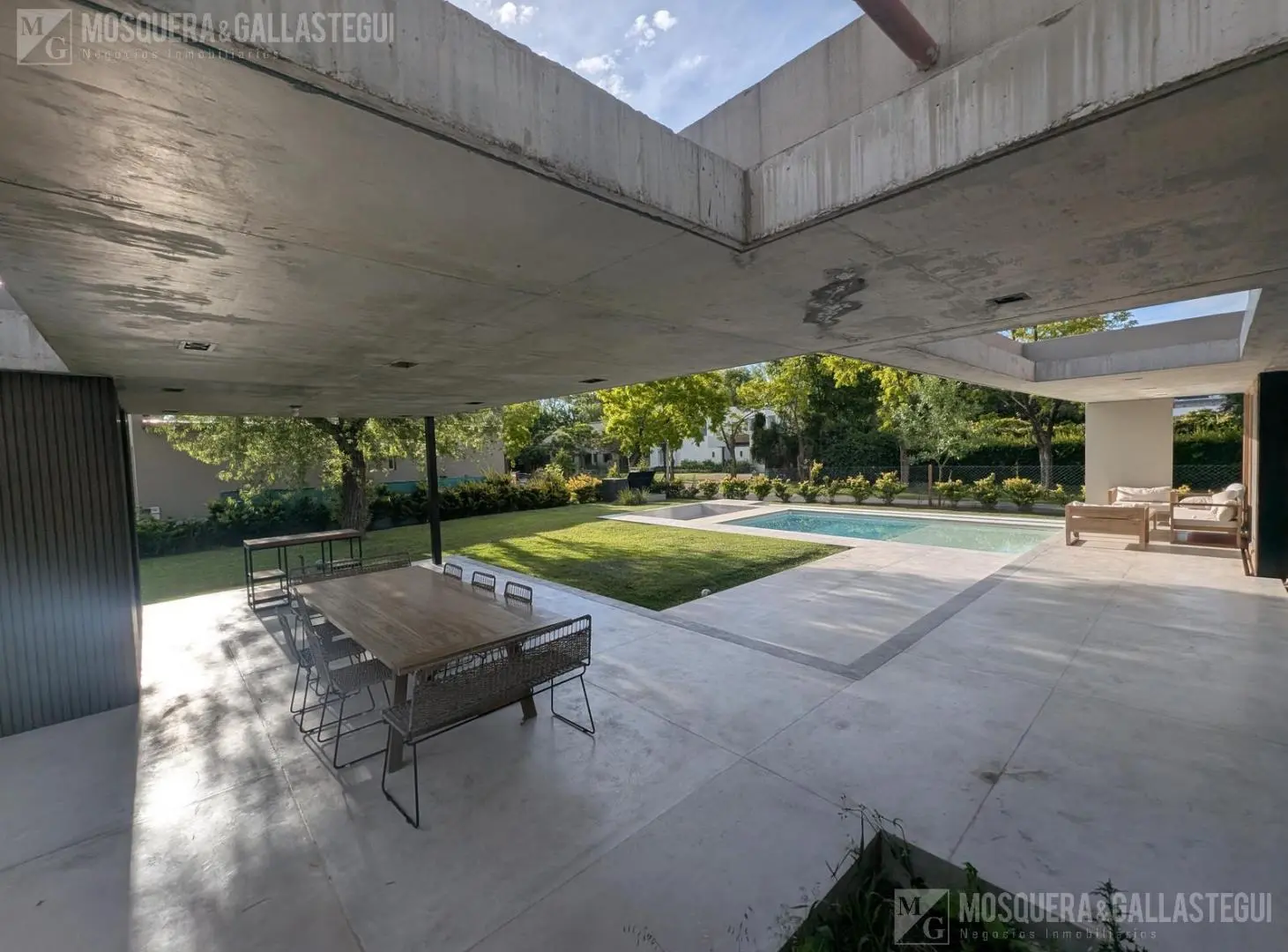 3 dormitorios en suite , escritorio/huéspedes/dependencias,gimnasio. Galería en L, Fogonero piscina 1