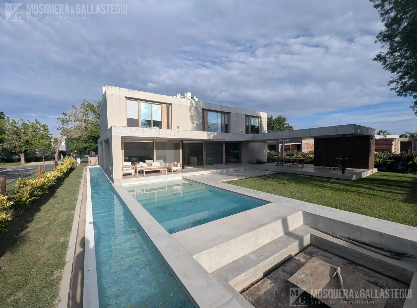 3 dormitorios en suite , escritorio/huéspedes/dependencias,gimnasio. Galería en L, Fogonero piscina 3