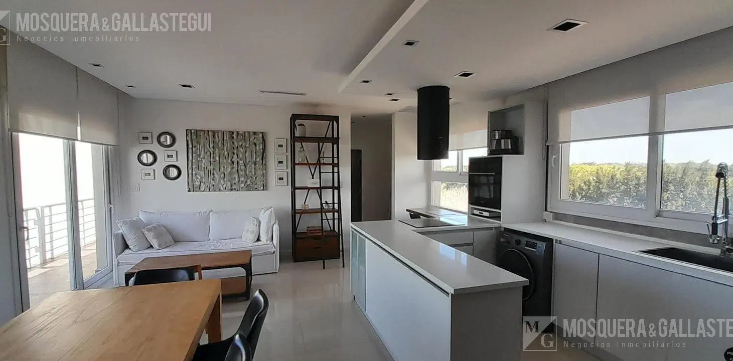 Departamento en alquiler temporario. Amoblado. Impecable. 2 o 3 cocheras. 4