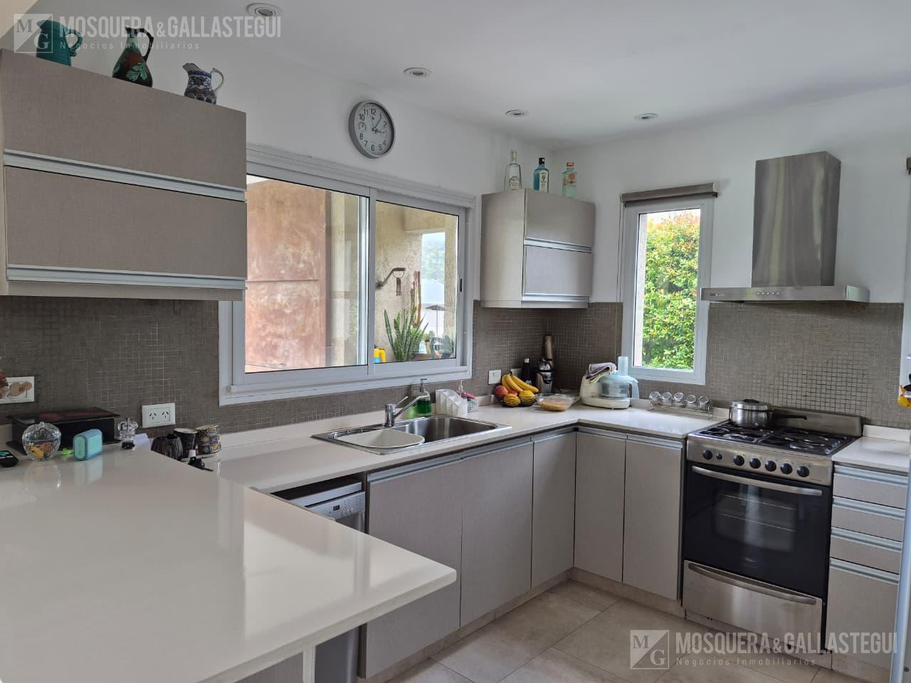 Foto de Excelente casa,lote interno, 3 dormitorios, escritorio o dependencias, imagen 3
