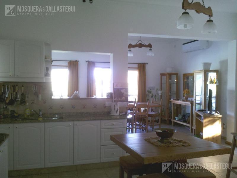 Foto de Casa a laguna , 3 dormitorios y dependencias. Venta o alquiler anual o, imagen 2