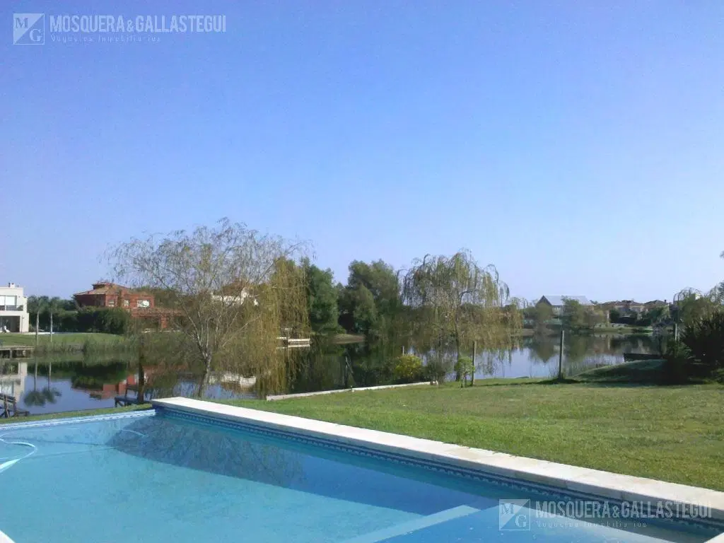 Casa a laguna , 3 dormitorios y dependencias.Venta o alquiler anual o temporal 3