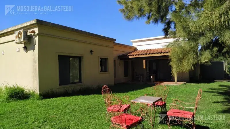 VENTA O ALQUILER ANUAL. Santa Catalina. Estilo campo. Pileta. 1