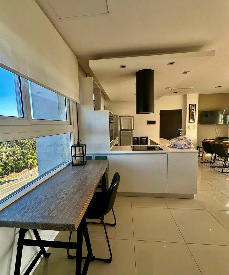 Departamento en alquiler temporario. Amoblado. Impecable. 2 o 3 cocheras. 4