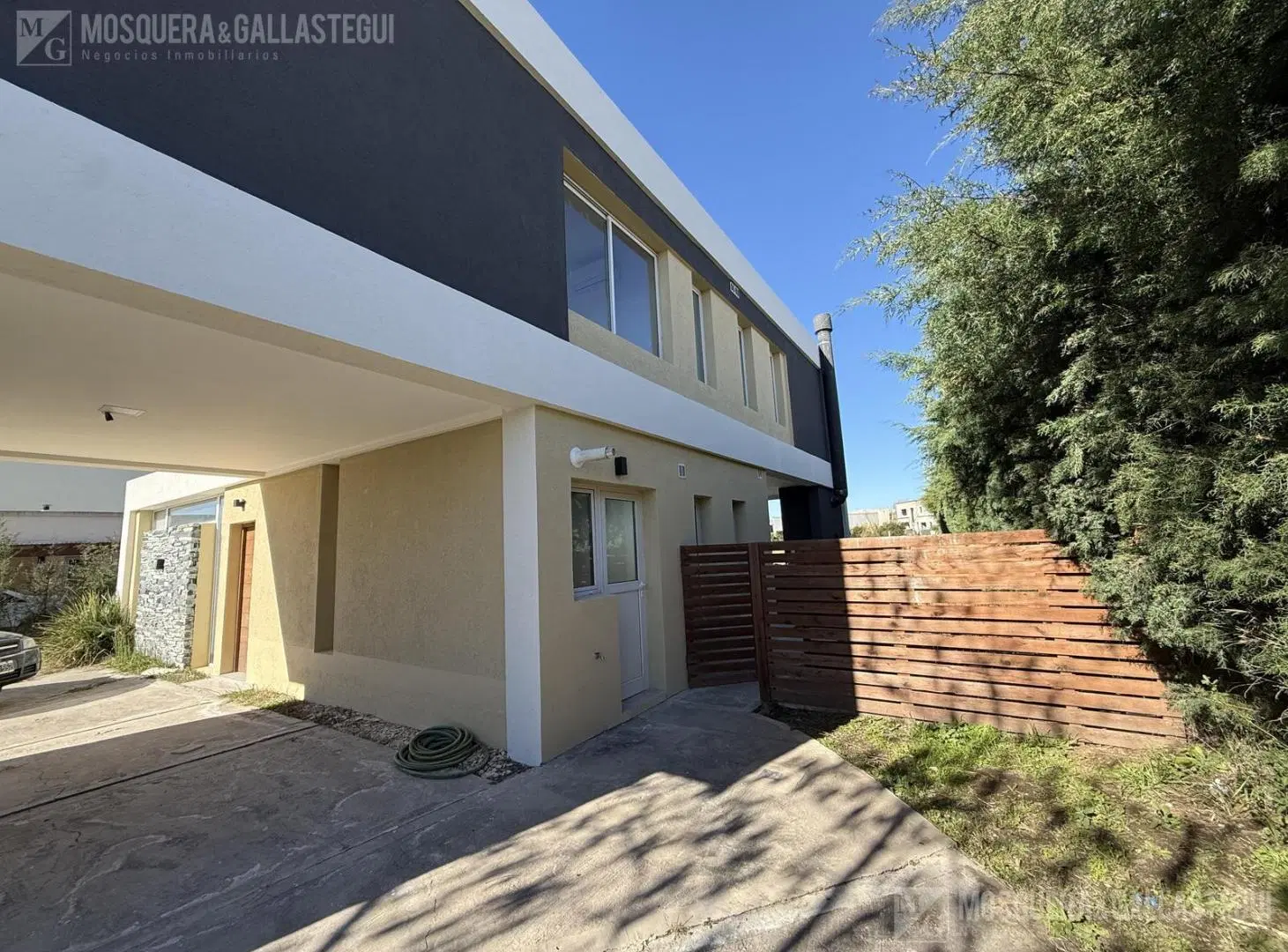Casa en  venta Barrio santa Elena - Pilar del este 3