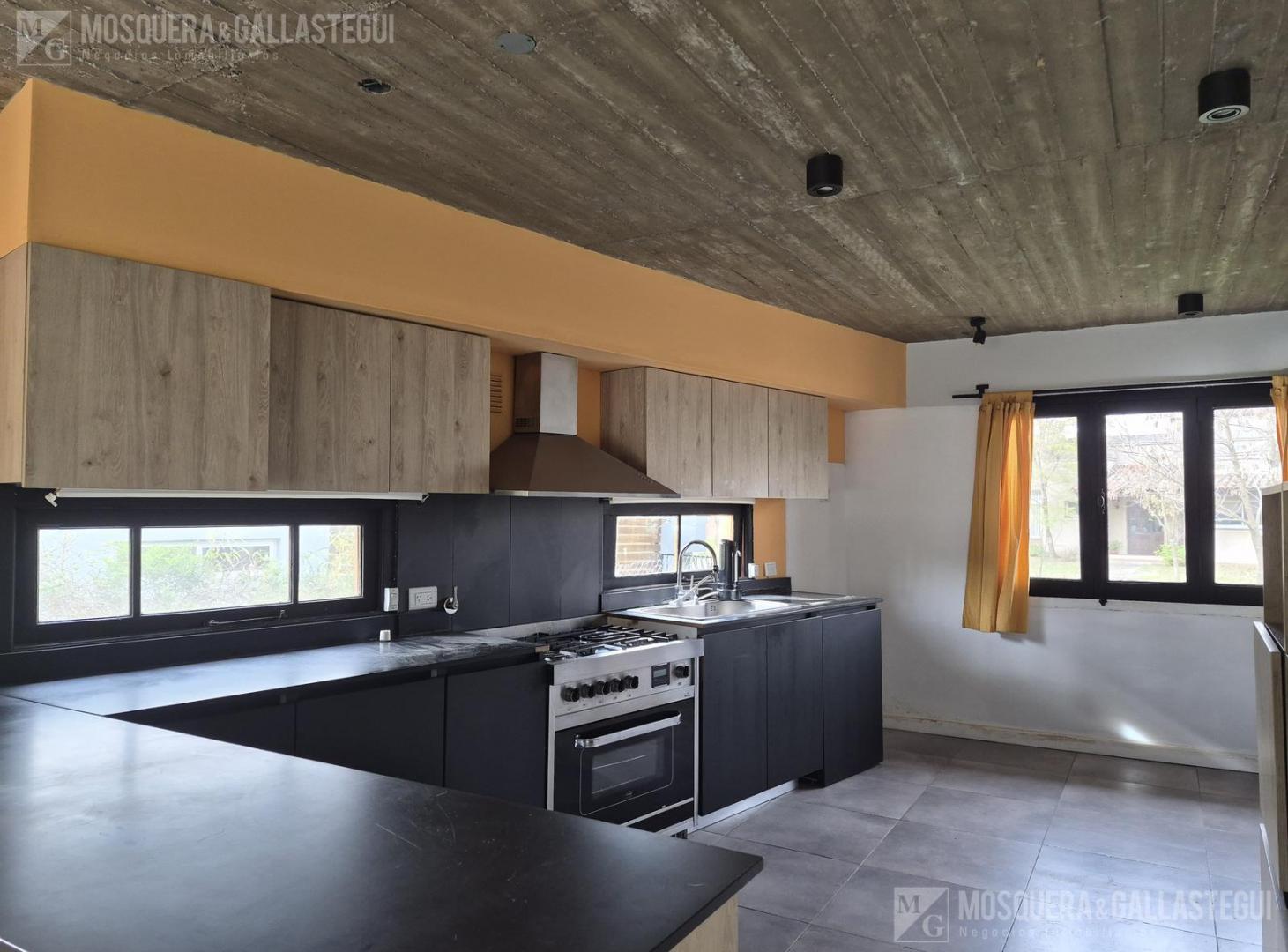 Foto de Santa Catalina, escriturada.3 dormitorios en suite,5 baños, salida a, imagen 2