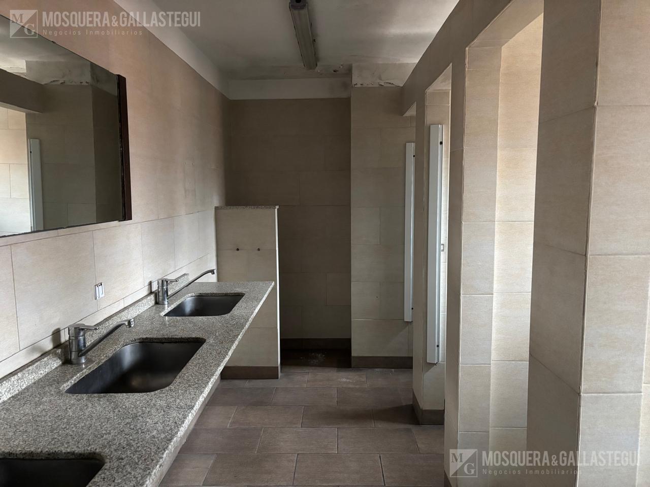 Foto de Titularía EXCELENTE DEPOSITO CON OFICINAS. Inmejorable ubicación a dos, imagen 5