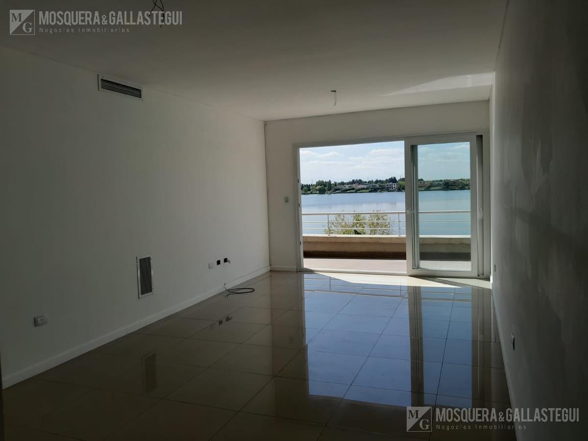 Foto de VENTA 4 AMBIENTES . EXPANSION A BALCON CORRIDO A LAGUNA. 2 COCHERAS/, imagen 2