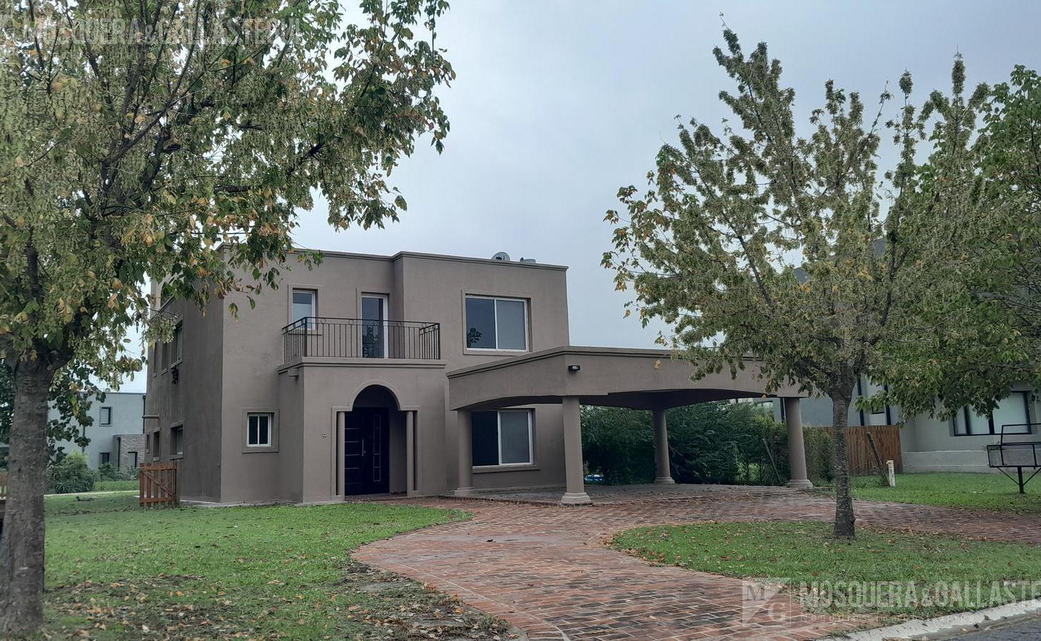 Foto de Oportunidad! Casa en venta en el Canton Golf con renta hasta, imagen 1