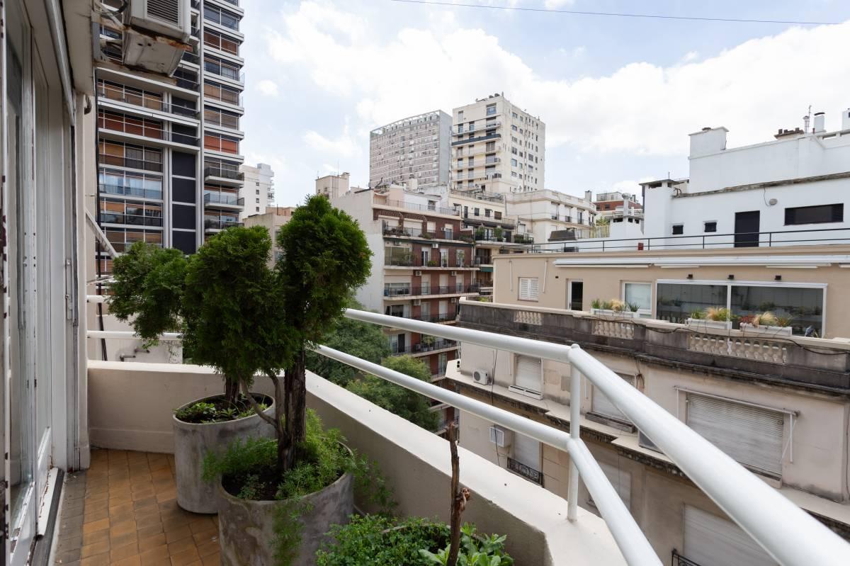 Av Alvear y Parera 3