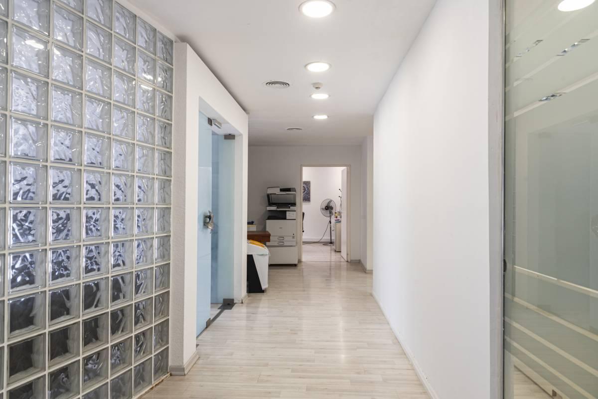 Oficina corporativa en venta con renta