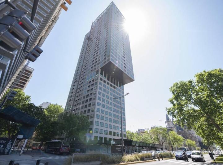 ¡INVERSIÓN PREMIUM CON RENTA! Local Gastronómico de 390 m² frente a Puerto Madero