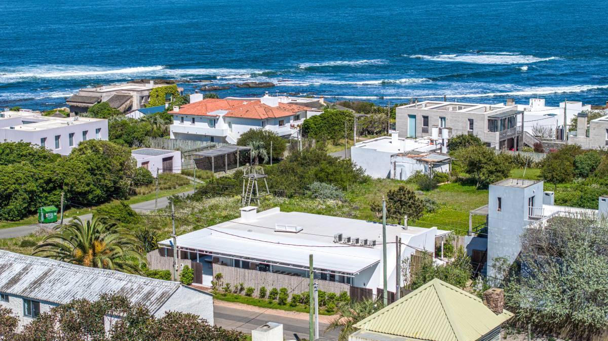 Casa en alquiler en Jose Ignacio a 2 cuadras del mar (mansa)