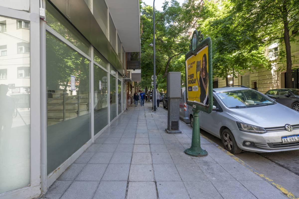Foto de Local comercial en esquina – Quintana y Parera, Recoleta, imagen 3