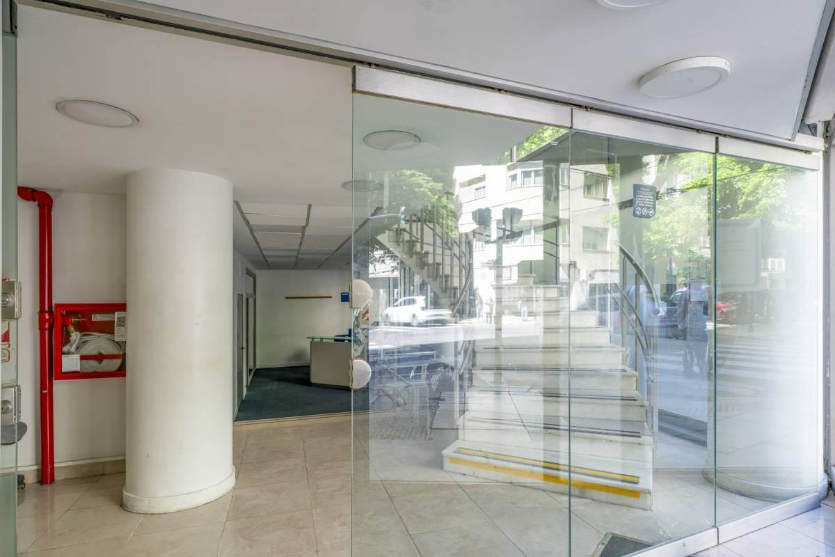 Foto de Local comercial en esquina – Quintana y Parera, Recoleta, imagen 5