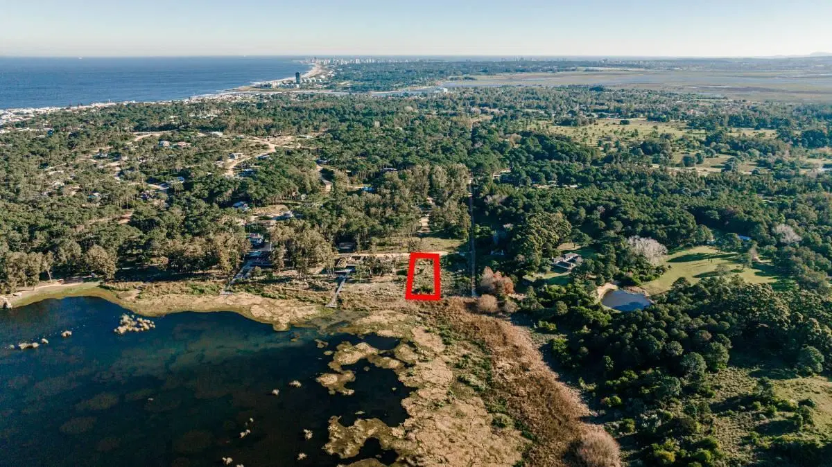 Lote en venta de 1.126 m2 sobre la costa de Laguna Blanca - Reserva Montoya 3