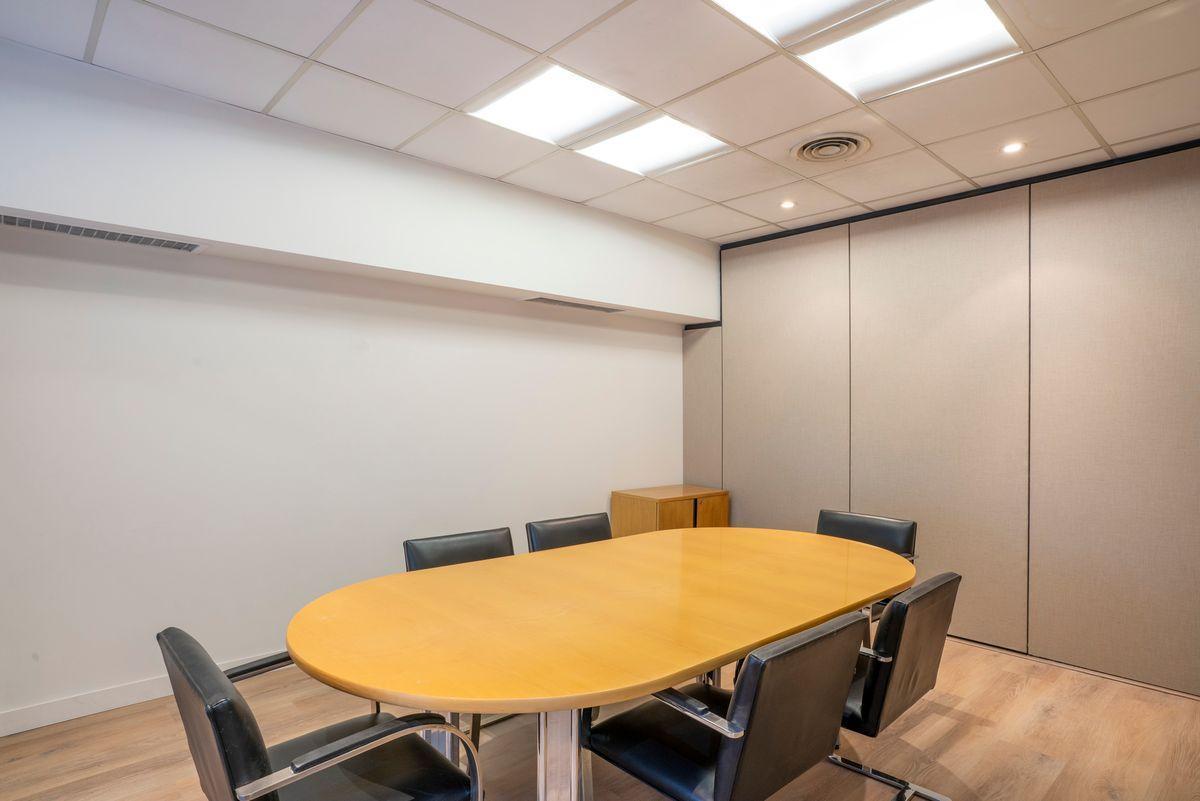 Foto de Exclusivo Piso de Oficinas Premium a Estrenar | Mobiliario de Diseño y Máxima Categoría en Retiro, imagen 4