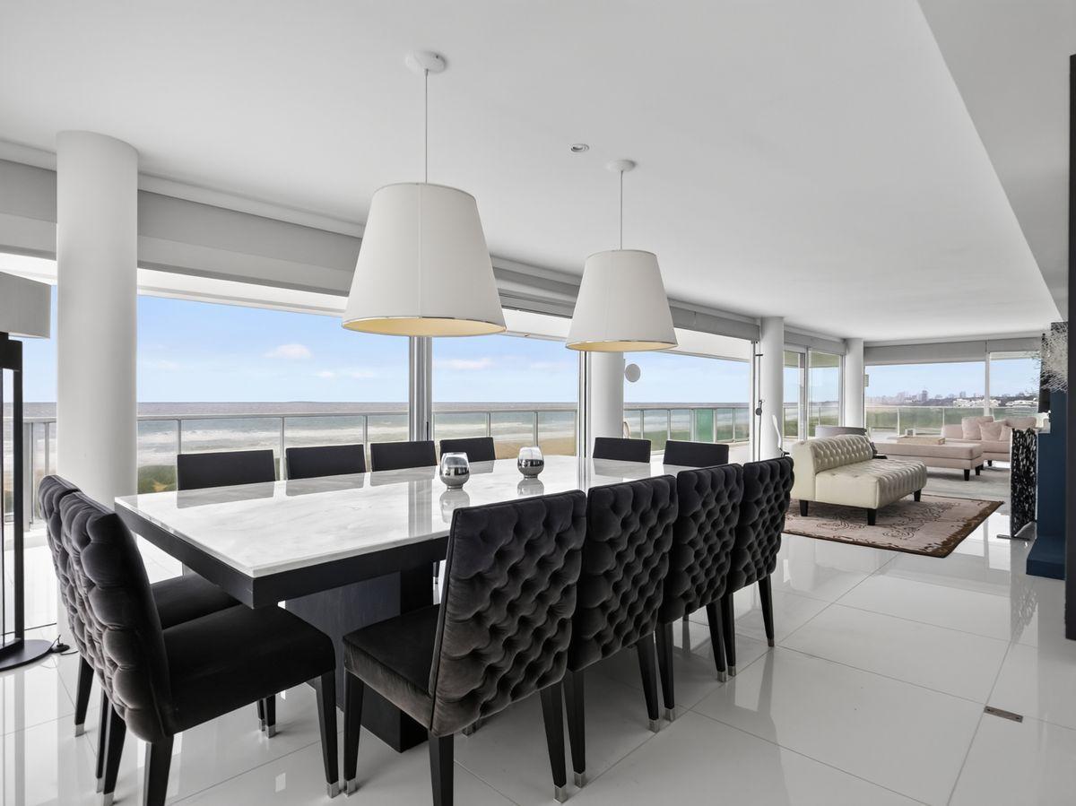 Foto de Duplex frente al mar de 4 suites con terraza y pileta sobre la Brava, imagen 4