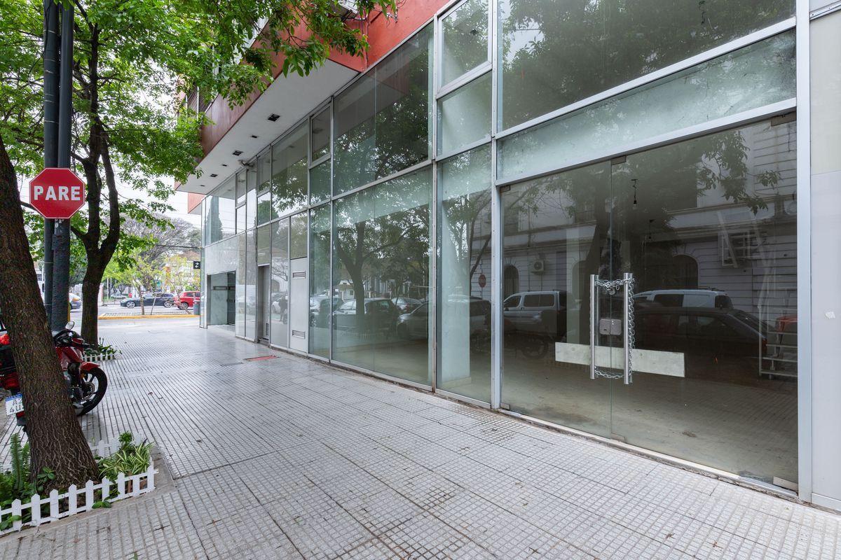Foto de Local en esquina - Av del Libertador y Correa, imagen 1