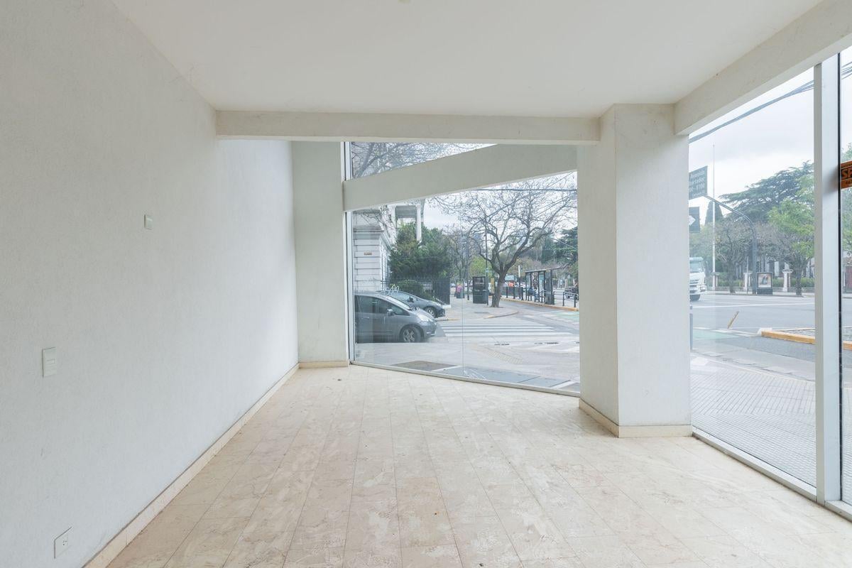 Foto de Local en esquina - Av del Libertador y Correa, imagen 4