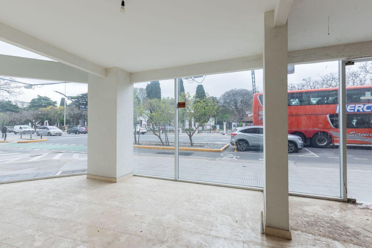 Foto de Local en esquina - Av del Libertador y Correa, imagen 3