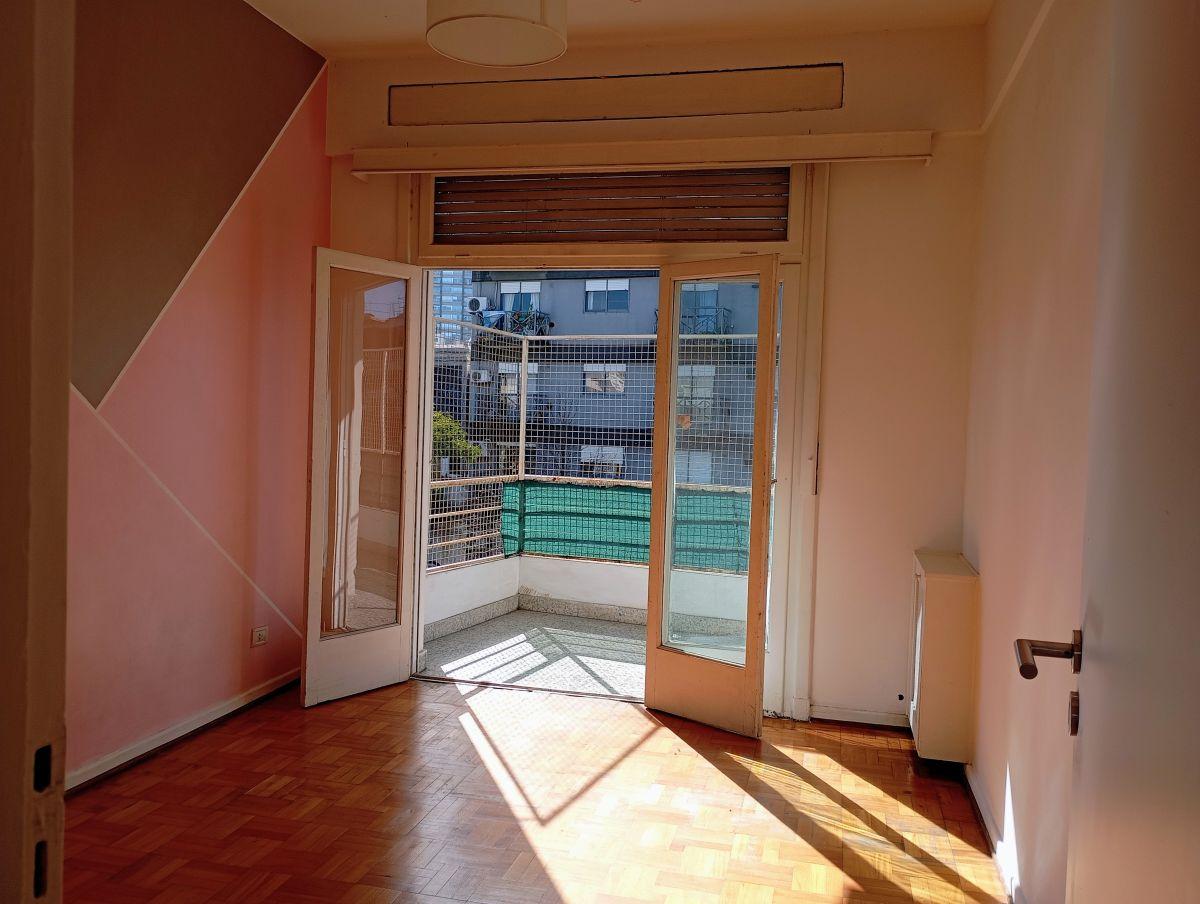 Foto de 5 ambientes. Living comedor, 3 dormitorios + dependencia de servicio /, imagen 1