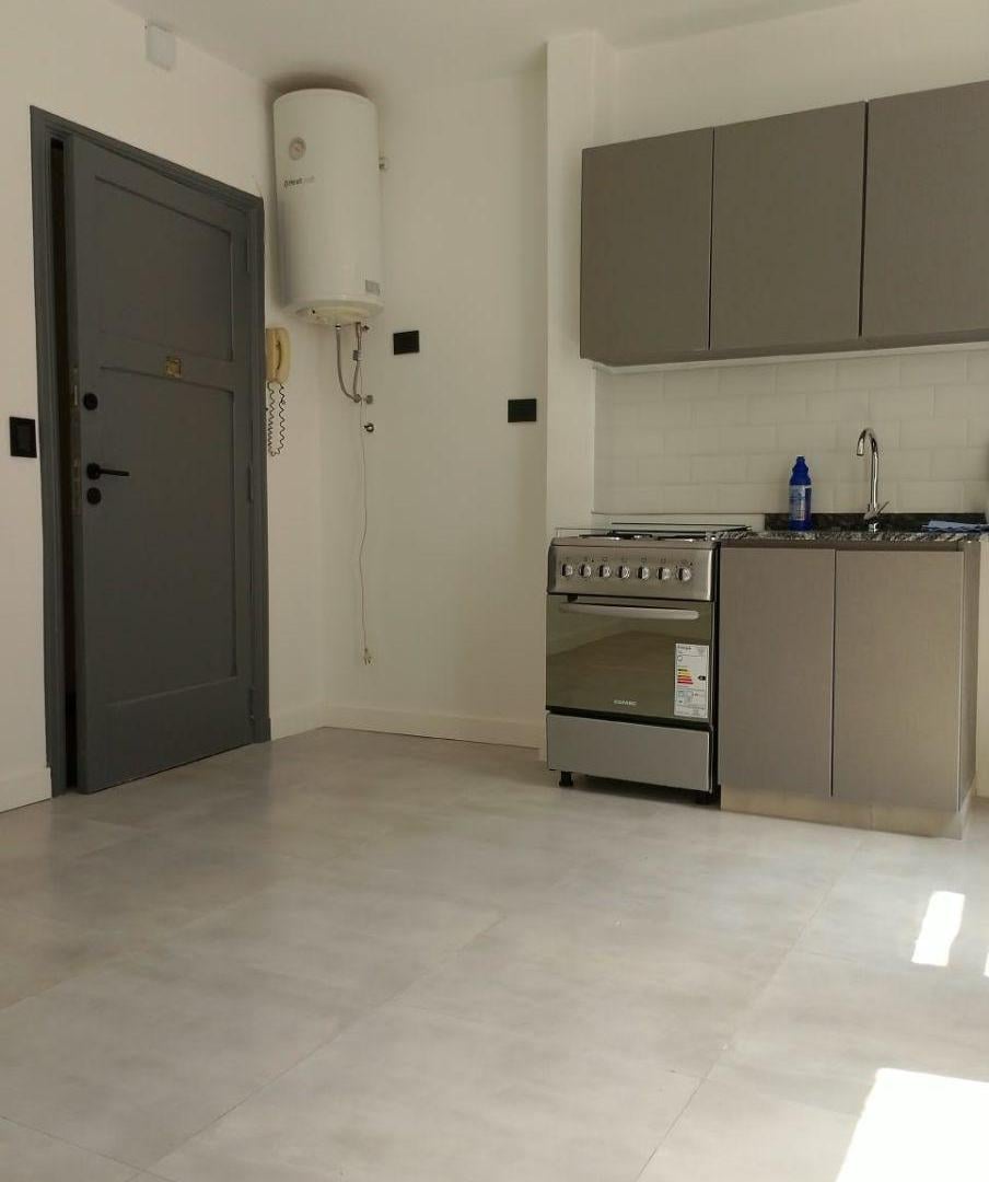Foto de 2 AMBIENTES RENOVADO A NUEVO, MUY LUMINOSO Y SIN EXPENSAS, imagen 5