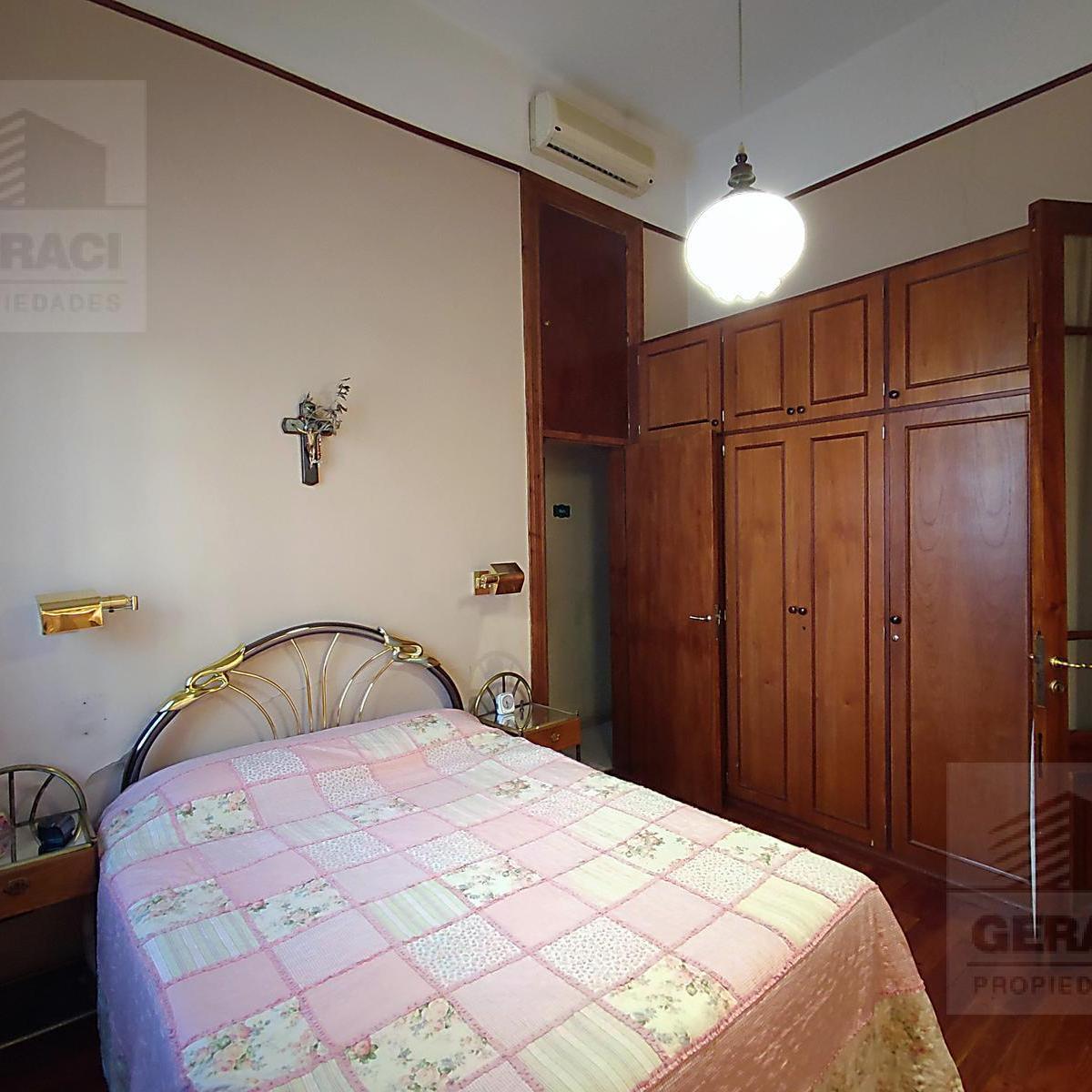 Casa con Cochera en Parque Chacabuco 2