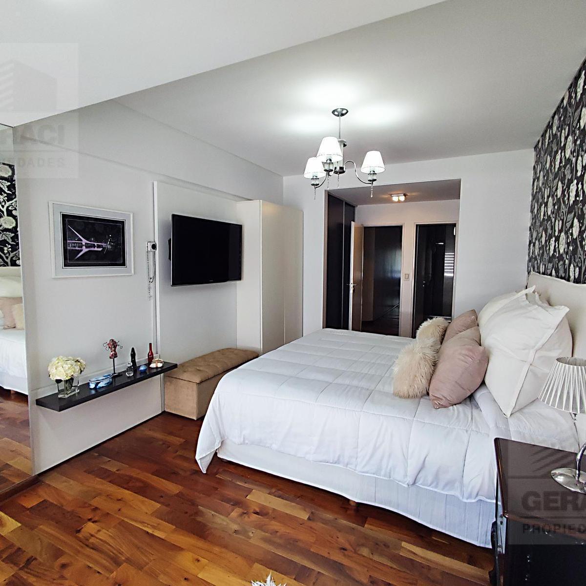 Excelente Piso de 5 Ambientes con 2 Cocheras en Caballito 1