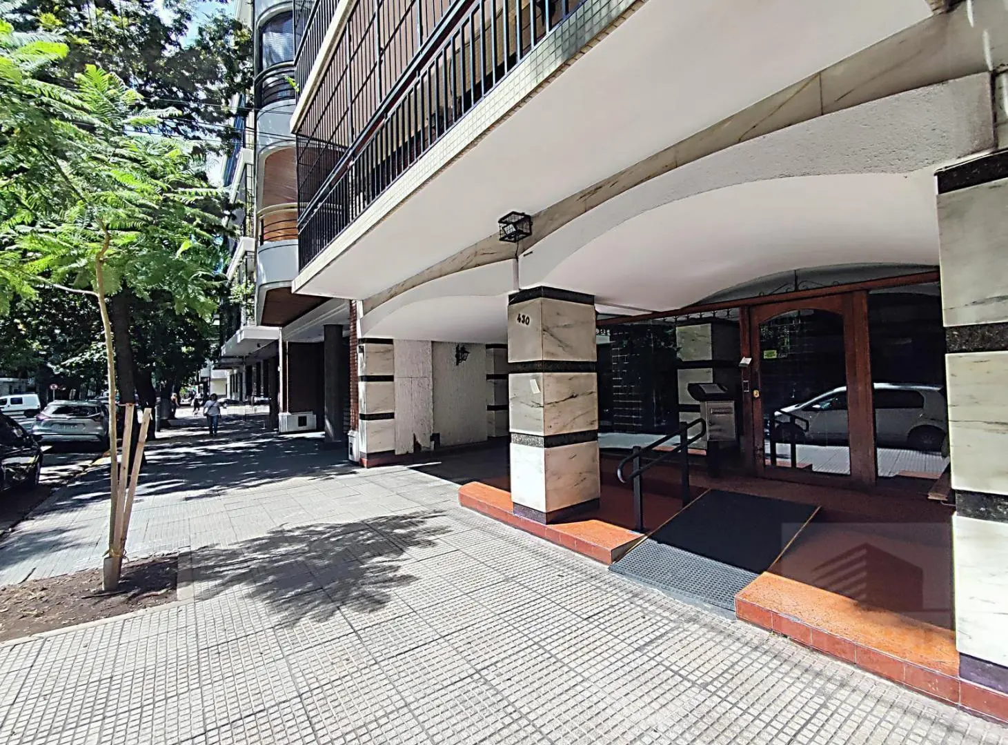 Departamento 4 amb con dependencia - Cochera cubierta fija - Baulera - en Caballito 2