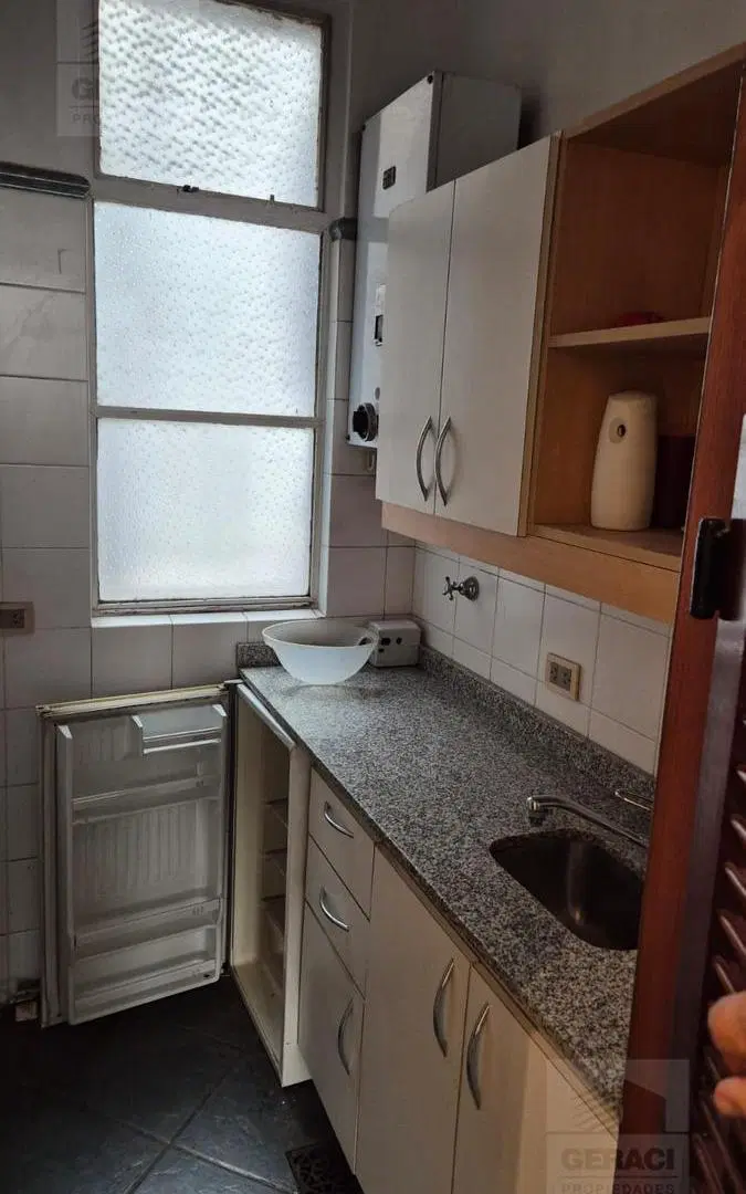 Oficina  de 5 ambientes en edificio de estilo francés en Tribunales 4
