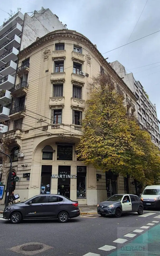 Oficina  de 5 ambientes en edificio de estilo francés en Tribunales 2