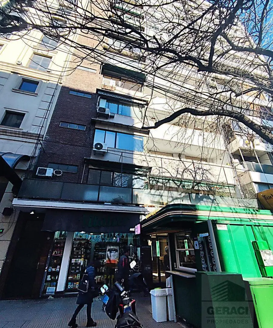 Departamento 3 ambientes en zona comercial Av Rivadavia y Acoyte en Caballito 2