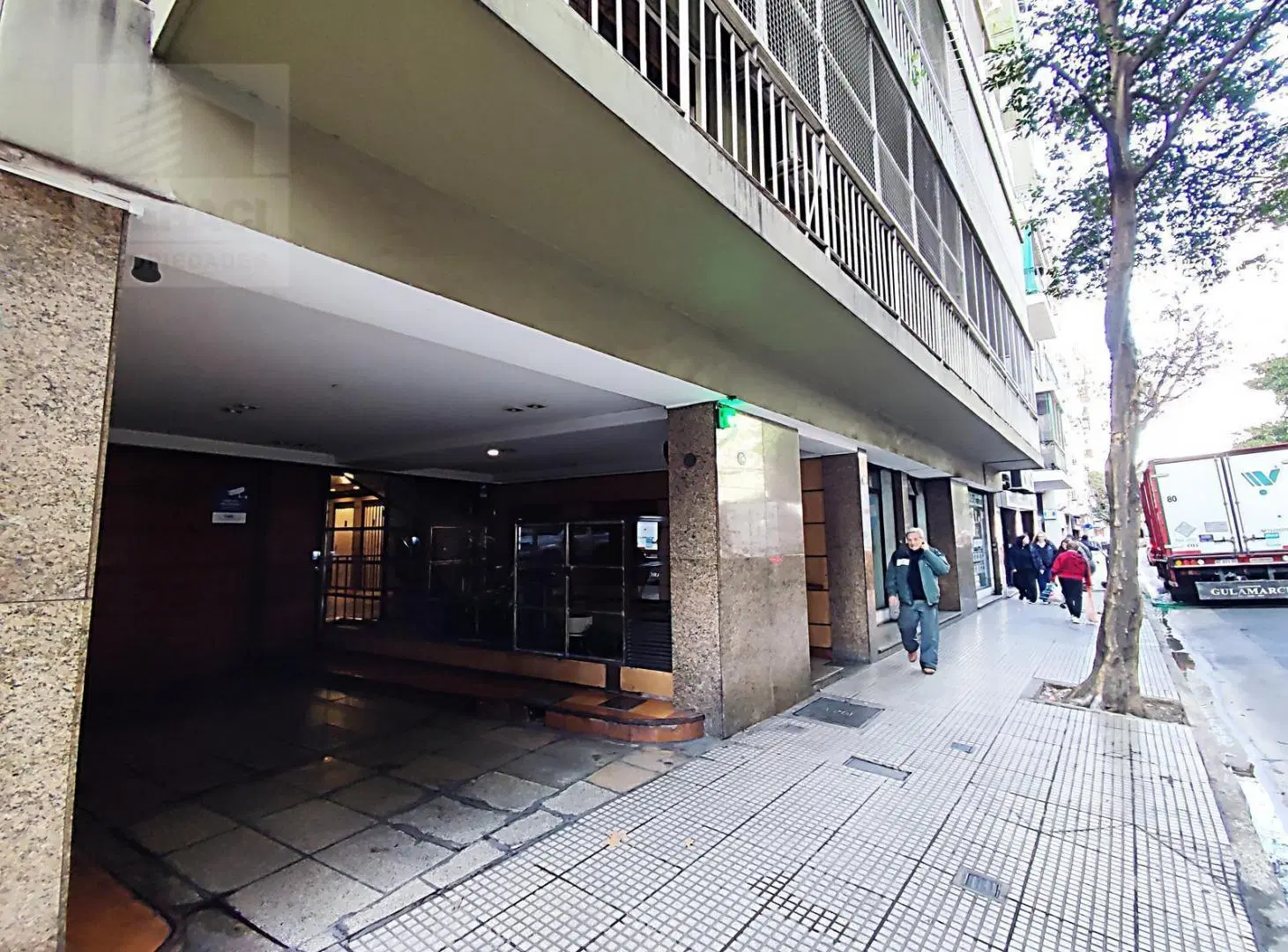 Departamento 3 ambientes con amplio comedor diario, Cochera y Baulera, en Caballito 1