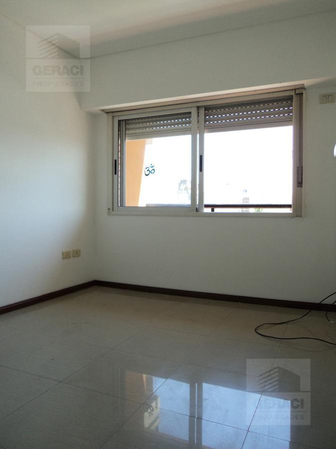 Foto de Departamento 2 amb. con balcon corrido - Flores, imagen 5