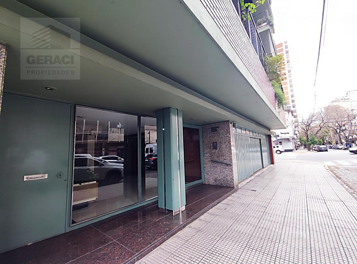 Foto de Amplio piso de categoría con balcón terraza y dos cocheras cubierta en, imagen 1
