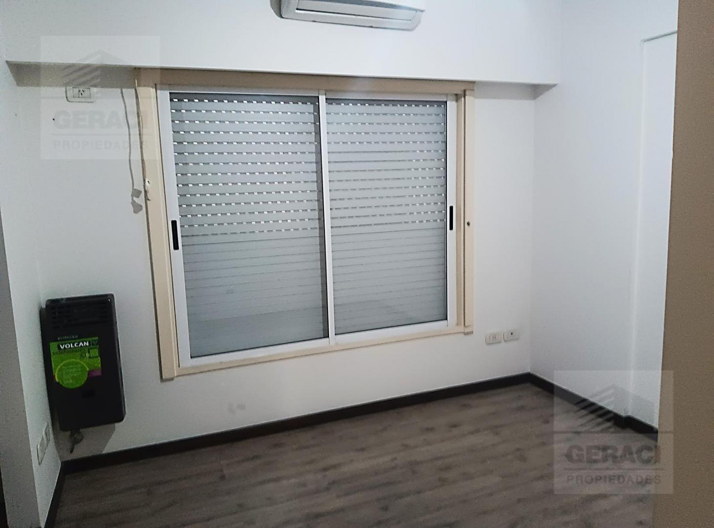 Foto de Excelente semipiso de 4 amb. con cochera descubierta, imagen 1