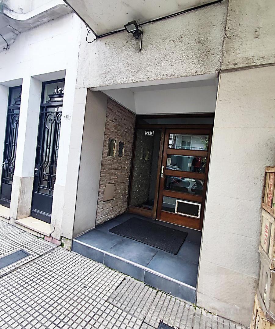 Foto de Departamento de 3 ambientes con vista a pulmón de manzana, lleno de, imagen 1