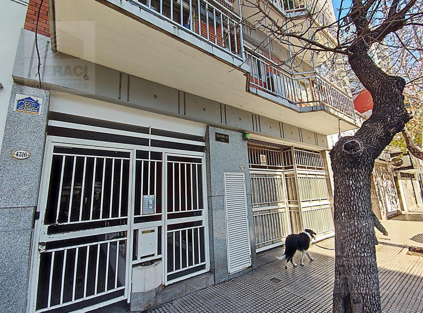 Foto de Excelente semipiso de 3 ambientes con cochera cubierta en Caballito, imagen 2