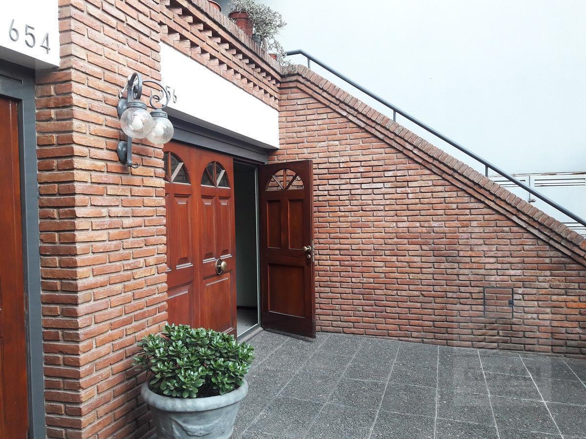 Foto de Triplex de 4 amb con dependencia con parque y 2 cocheras - Caballito, imagen 2