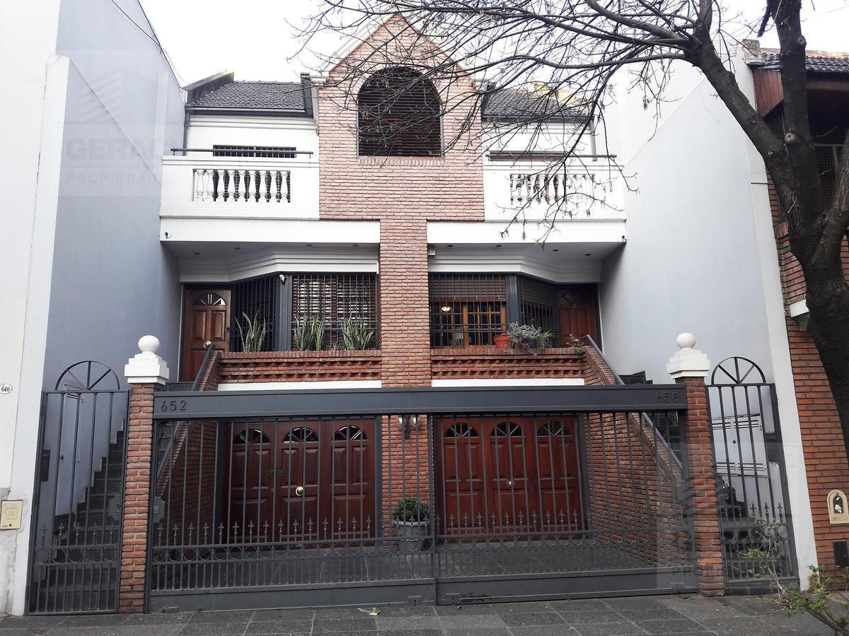 Foto de Triplex de 4 amb con dependencia con parque y 2 cocheras - Caballito, imagen 3