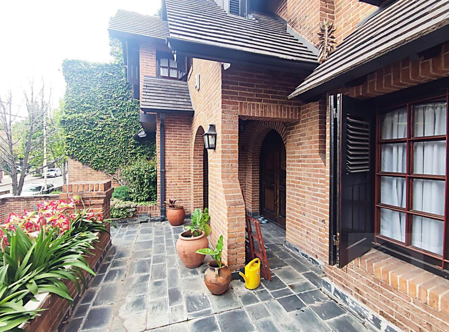 Foto de Excelente Casa de 4 plantas sobre lote propio en Parque Chacabuco, imagen 3